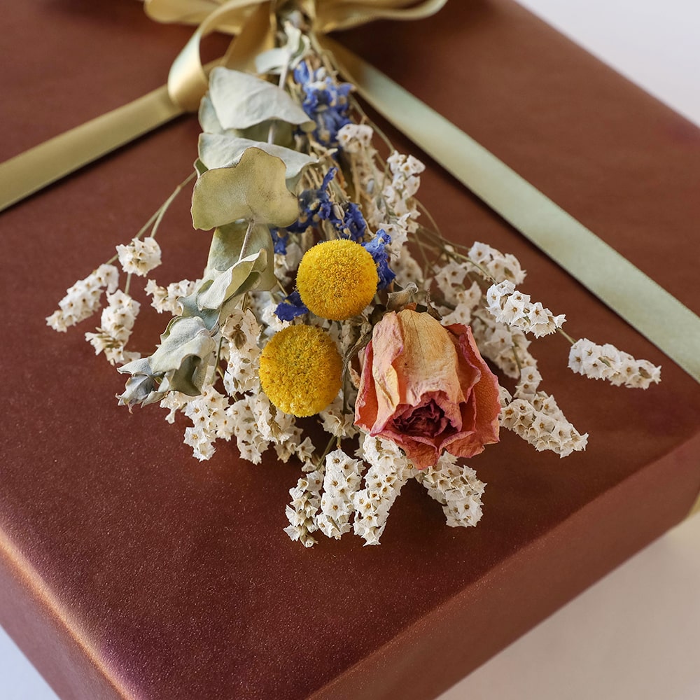 お祝い ドライフラワー（ワインレッド）: デザインラッピング｜COFFEE